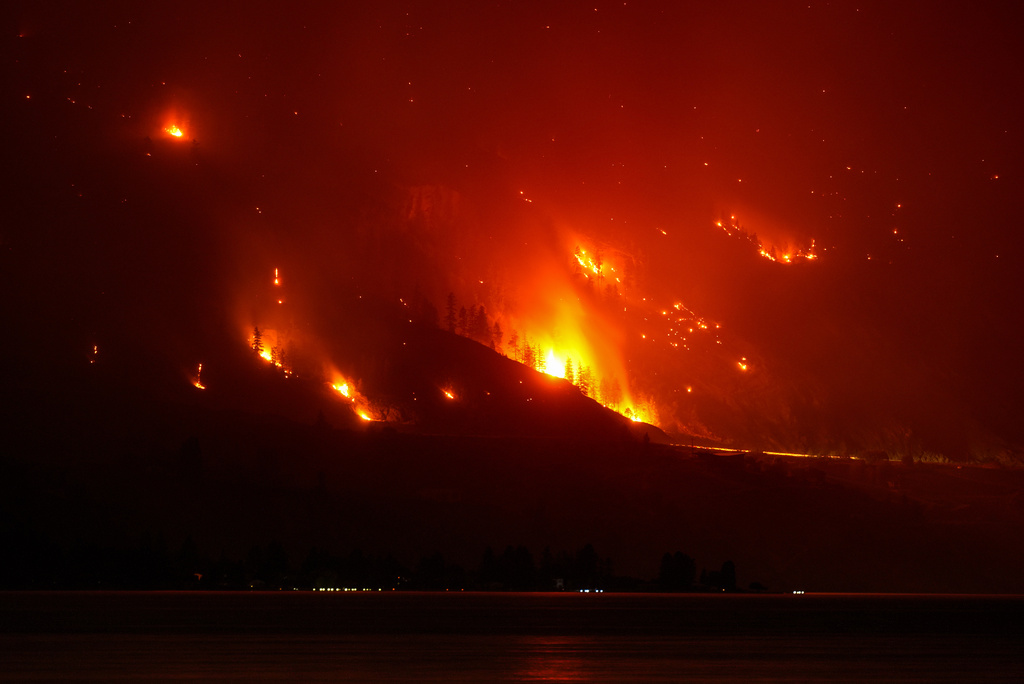 The Bald Range wildfire, that has forced people out of their homes in the south Okanagan region, burns in Summerland, B.C., late Saturday, Aug. 8, 2026. (Darryl Dyck/The Canadian Press via AP)