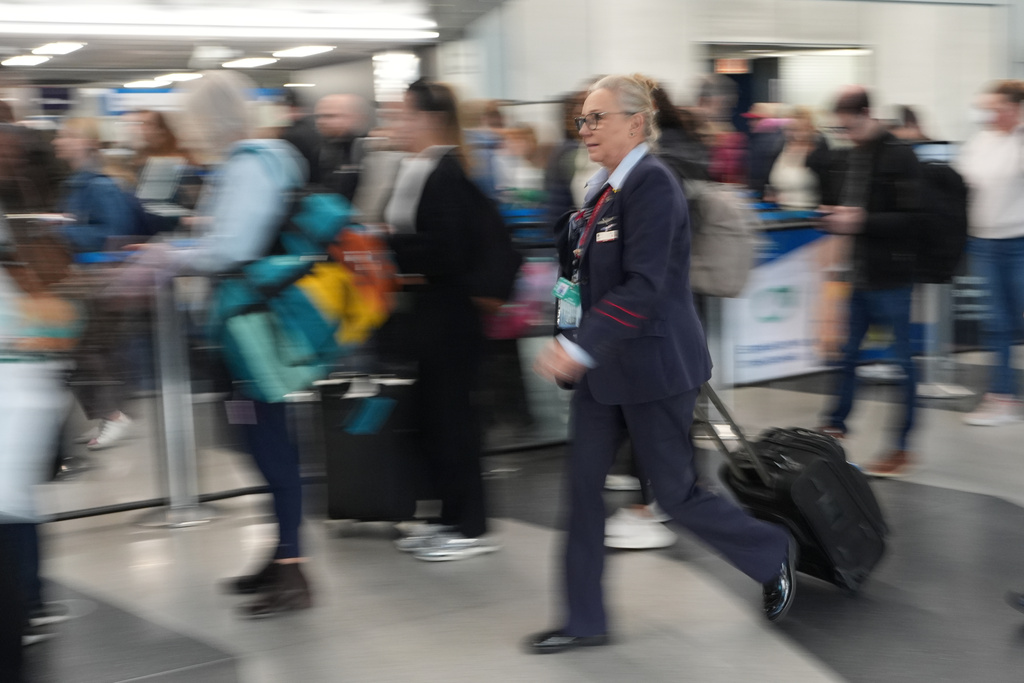 Travelers line up at a TSA check at O'Hare International Airport in Chicago, Friday, Nov. 7, 2025. (AP Photo/Nam Y. Huh)