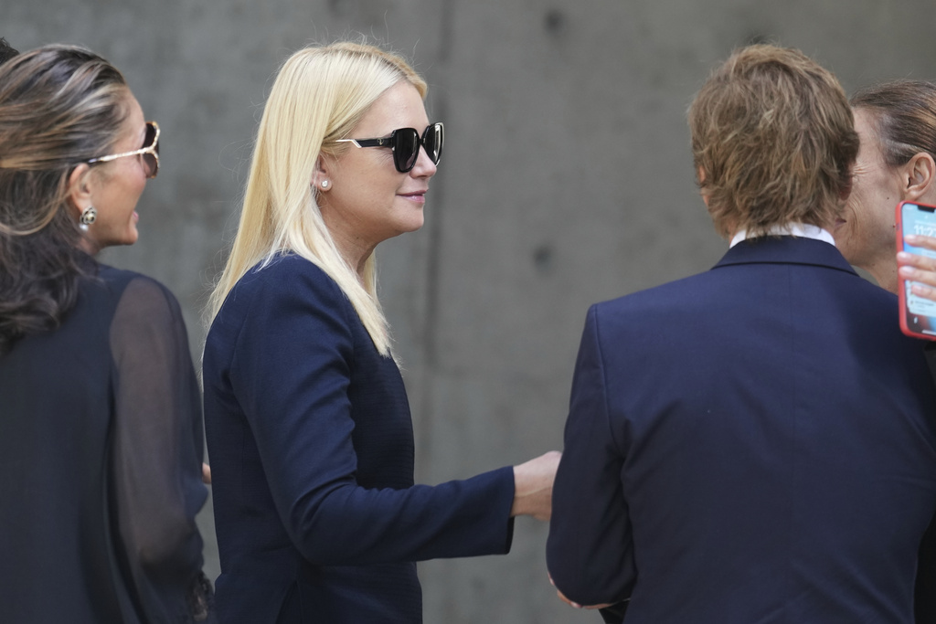Valeria Mazza arrives at the Armani/Teatro in Milan, northern Italy, Saturday, Sept. 6, 2025, to pay respects to fashion designer Giorgio Armani who died Thursday at age 91. (AP Photo/Antonio Calanni)