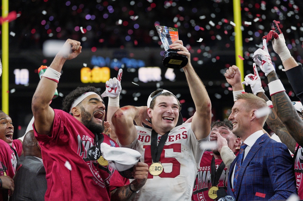 Indiana's Fernando Mendoza celebrates after the Big Ten championship NCAA college football game against Ohio State in Indianapolis, Saturday, Dec. 6, 2025. (AP Photo/AJ Mast)