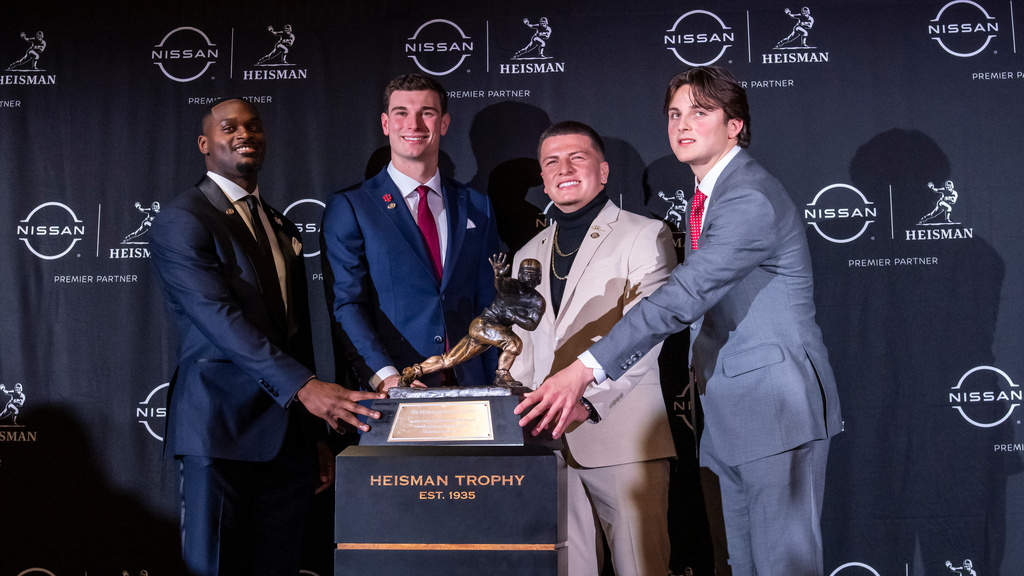 Heisman Trophy finalists, from left to right, Notre Dame running back Jeremiah Love, Indiana quarterback Fernando Mendoza, Vanderbilt quarterback Diego Pavia and Ohio State quarterback Julian Sayin pose with the trophy after attending an NCAA college football news conference before the award ceremony, Saturday, Dec. 13, 2025, in New York. (AP Photo/Eduardo Munoz Alvarez)