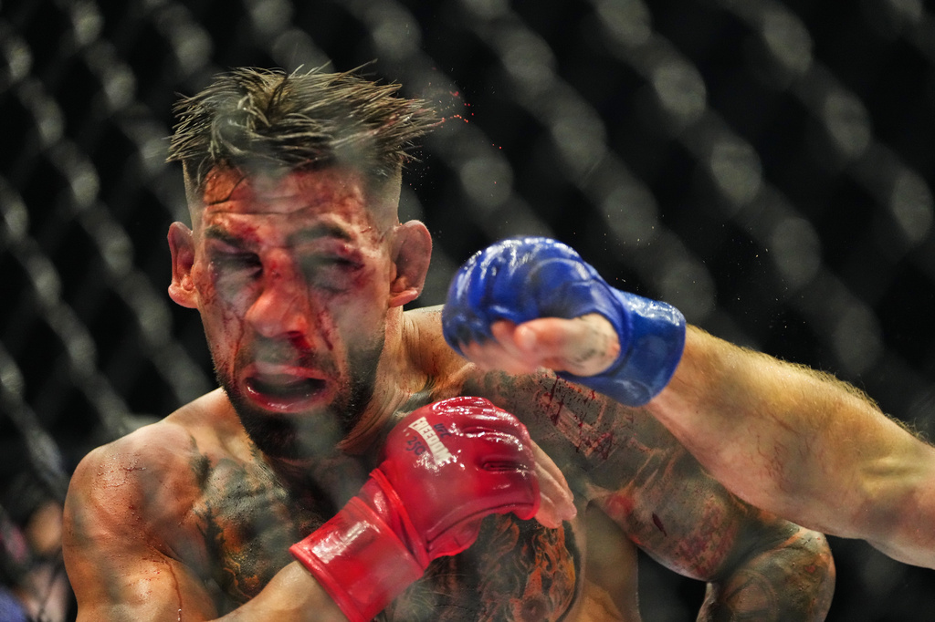 Ilia Toupruia, left, fights Justin Gaethje during UFC Freedom 250 on the South Lawn of the White House, Monday, June 15, 2026, in Washington. (AP Photo/Alex Brandon)