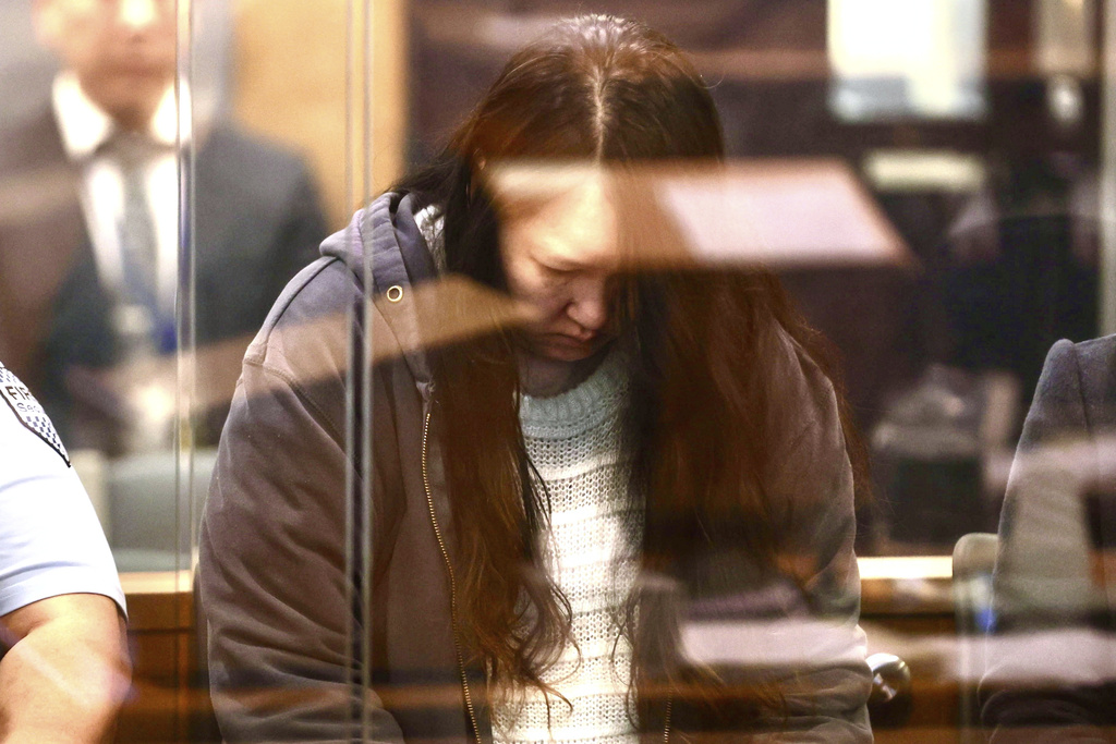 FILE - Hakyung Lee stands in the dock at the High Court in Auckland, New Zealand, Monday, Sept. 8, 2025. (Lawrence Smith/Stuff Pool Photo via AP, File)