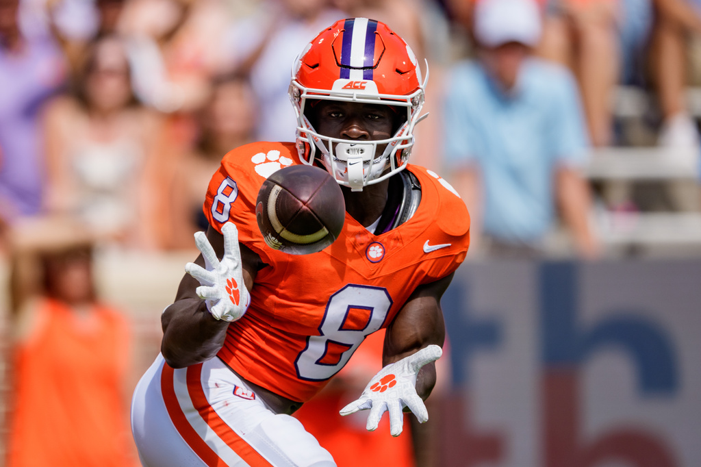 Clemson running back Gideon Davidson tries to make a catch against North Carolina in the first half of an NCAA college football game Saturday, Sept. 19, 2026, in Clemson, S.C. (AP Photo/Jacob Kupferman)