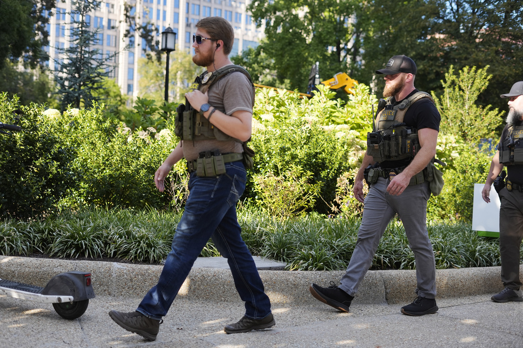 Law enforcement officer from Homeland Security Investigations (HSI) walking back to their vehicle after responding to a emergency call in Franklin Park in downtown Washington, Tuesday, Sept. 2, 2025, in Washington. (AP Photo/Pablo Martinez Monsivais)