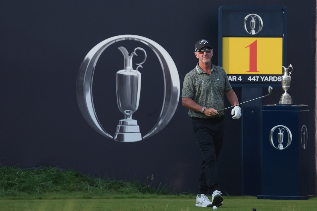 David Duval of the United States prepares to play off the 1st tee during the first day of the British Open Golf championships at Royal Birkdale golf club, in Southport, England, Thursday, July 16, 2026. (AP Photo/Jon Super)