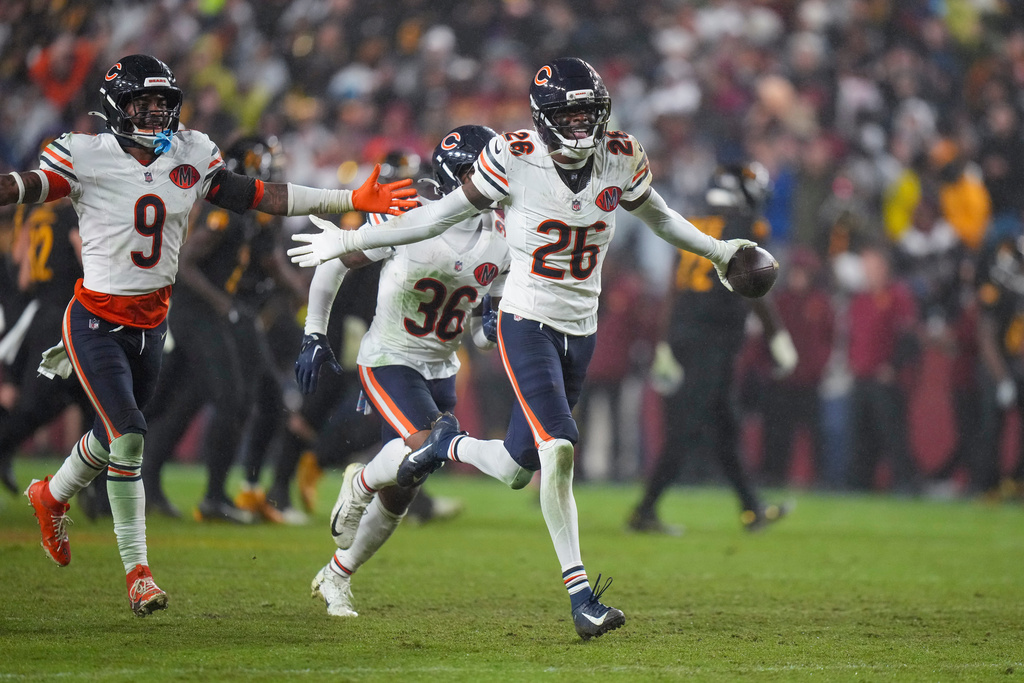 Chicago Bears cornerback Nahshon Wright (26) celebrates recovering a fumble during the second half of an NFL football game against the Washington Commanders, Monday, Oct. 13, 2025, in Landover, Md. (AP Photo/Stephanie Scarbrough)