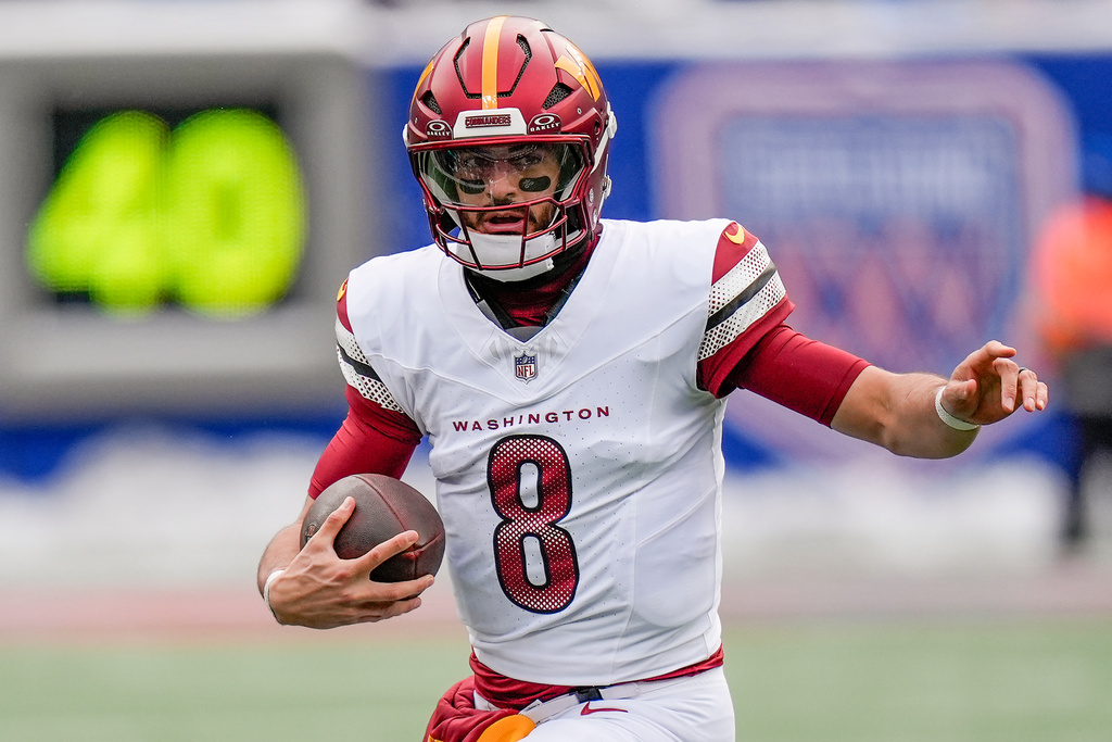 Washington Commanders quarterback Marcus Mariota (8) carries the ball against the New York Giants during the first quarter of an NFL football game, Sunday, Dec. 14, 2025, in East Rutherford, N.J. (AP Photo/Seth Wenig)