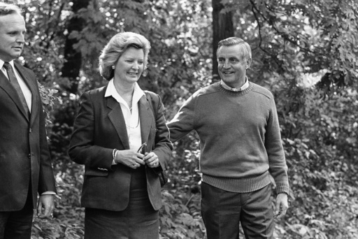 FILE - Democratic Presidential candidate Walter Mondale escorts Kentucky Gov. Martha Layne Collins to his home upon her arrival, Friday, July 6, 1984 in North Oaks, Minn. (AP Photo/Jim Mone, File) FILE - Democratic Presidential candidate Walter Mondale escorts Kentucky Gov. Martha Layne Collins to his home upon her arrival, Friday, July 6, 1984 in North Oaks, Minn. (AP Photo/Jim Mone, File)