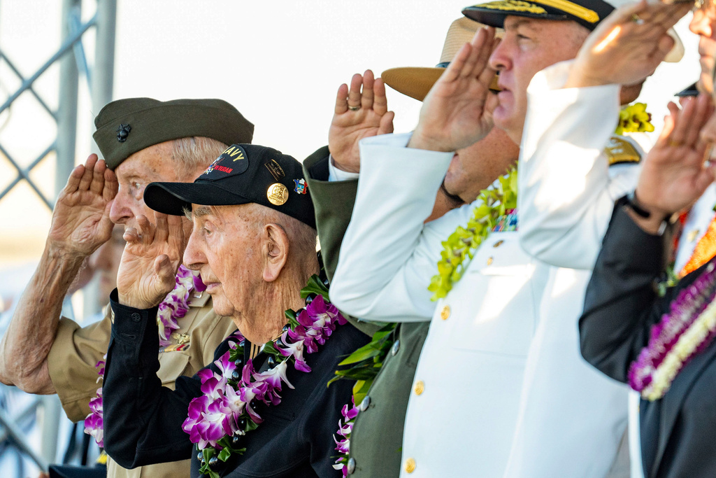 World War II veterans and government officials salute during the 84th Pearl Harbor Remembrance Day Ceremony, Sunday, Dec. 7, 2025, in Honolulu. (AP Photo/Mengshin Lin)
