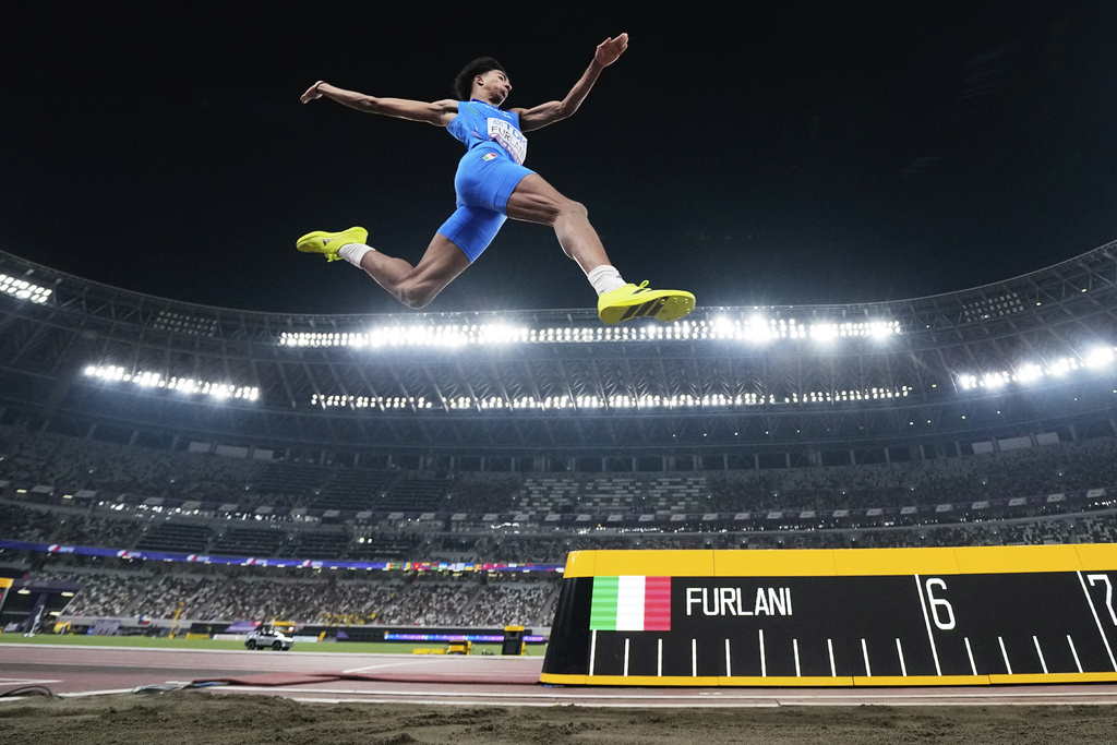 Italy's Mattia Furlani competes in the men's long jump final at the World Athletics Championships in Tokyo, Wednesday, Sept. 17, 2025. (AP Photo/Ashley Landis)