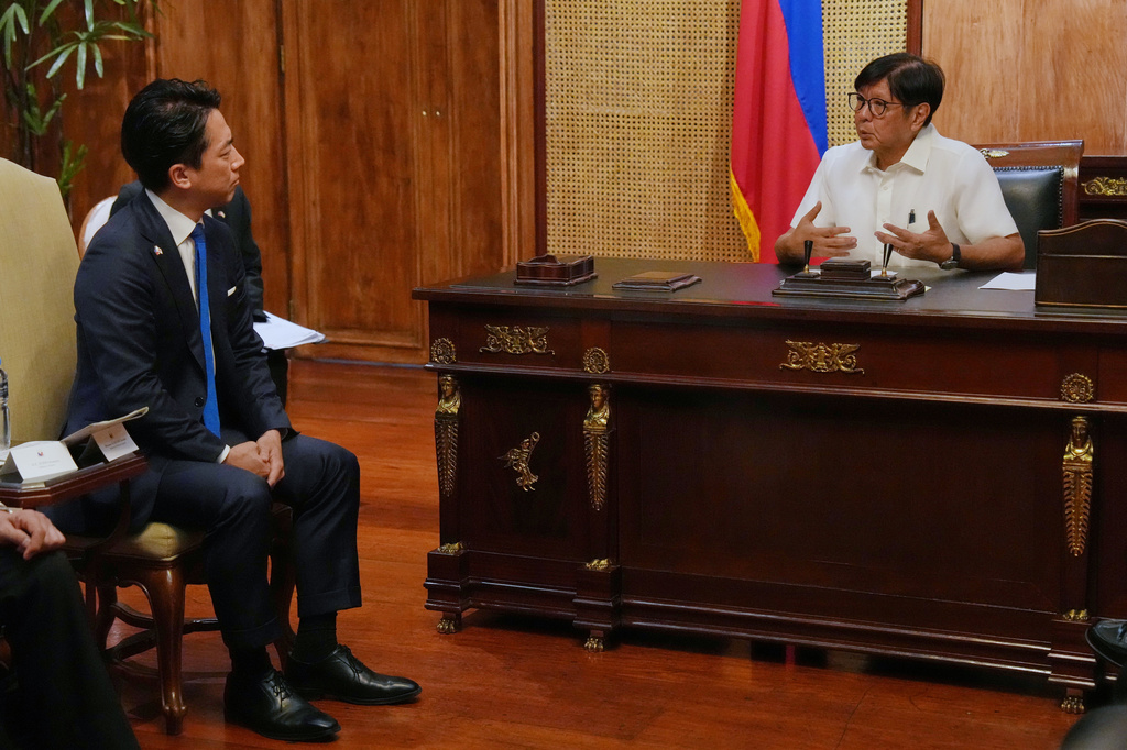Philippine President Ferdinand Marcos Jr., right, talks with Japan's Defense Minister Shinjiro Koizumi at the Malacanang presidential palace in Manila, Philippines on Tuesday, May 5, 2026. (AP Photo/Aaron Favila, POOL)
