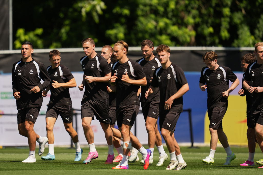 New Zealand players work out during a training session on the eve of the team's World Cup soccer match against Egypt, Saturday, June 20, 2026, in Vancouver, British Columbia. (AP Photo/Abbie Parr)