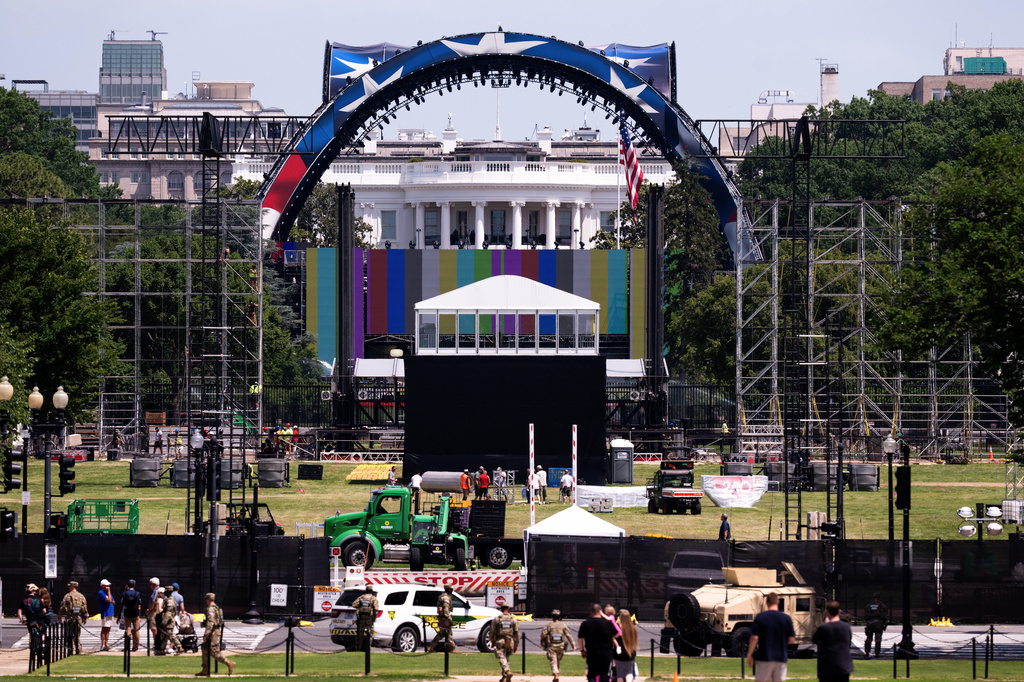 Workers continue building the cage for a future UFC fight on the South Lawn in front of the White House, Friday, June 5, 2026, in Washington. (AP Photo/Allison Robbert)