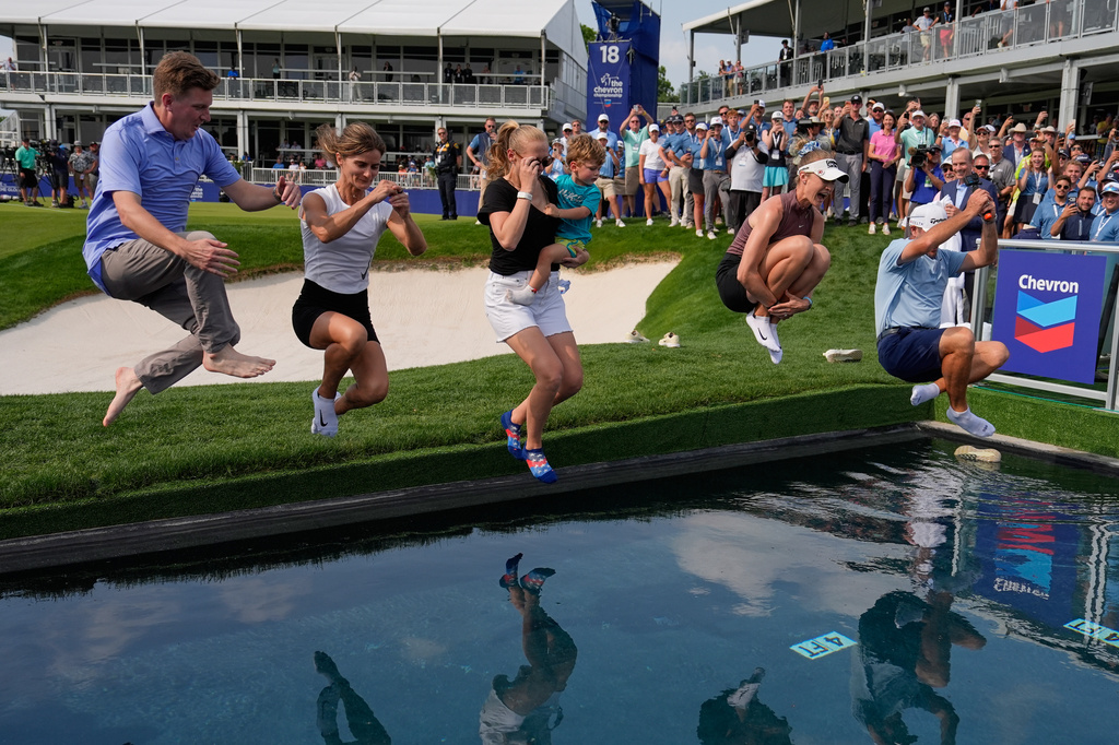 Nelly Korda celebrates by jumping in the water after winning the Chevron Championship LPGA golf tournament Sunday, April 26, 2026, in Houston. (AP Photo/Ashley Landis)