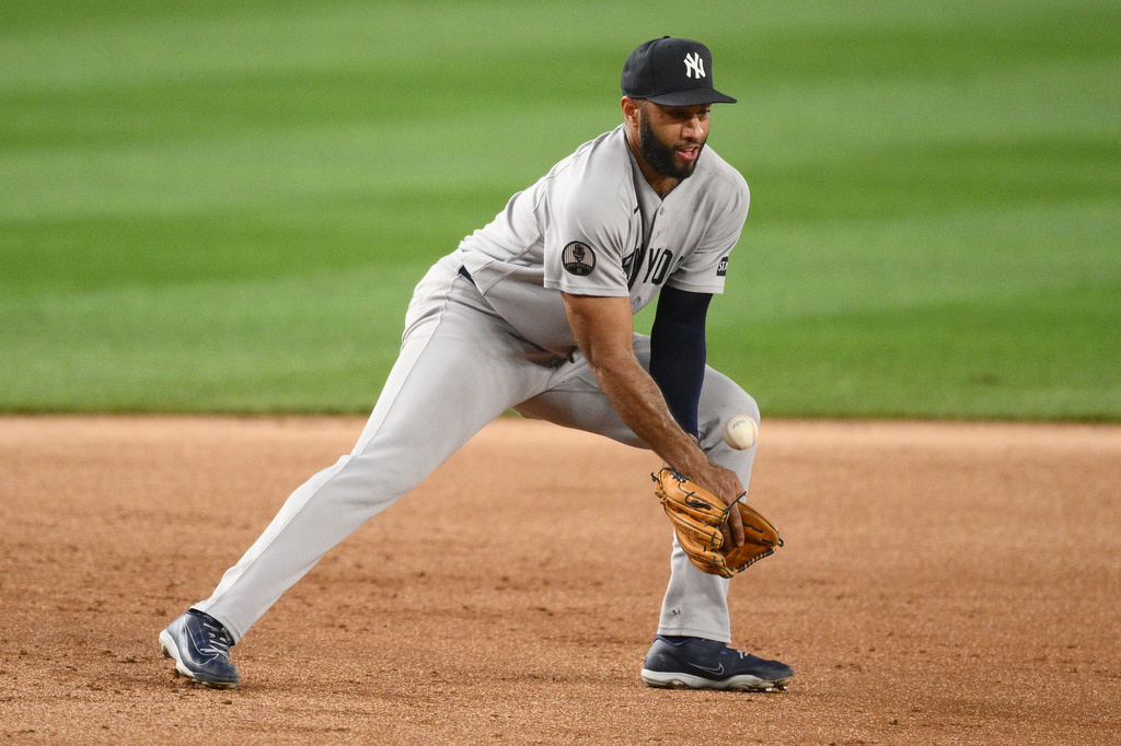 New York Yankees third baseman Amed Rosario commits a fielding error on a ball hit by Washington Nationals' Nasim Nunez who was safe at first base during the second inning of a baseball game, Friday, July 10, 2026, in Washington. (AP Photo/Nick Wass)