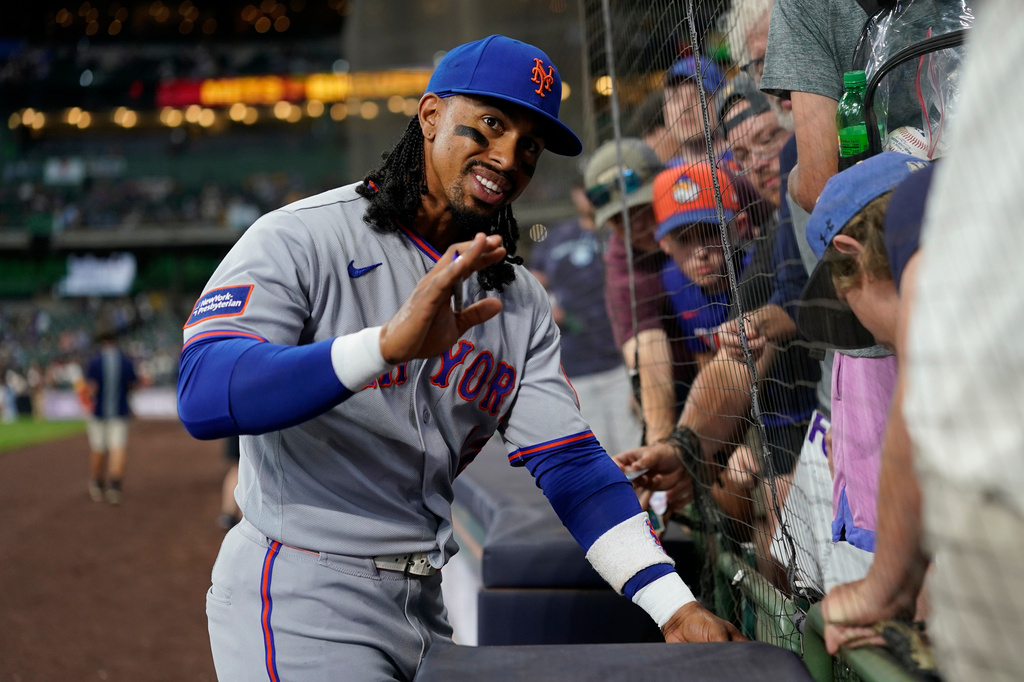 New York Mets' Francisco Lindor waves as he signs autographs for fans before a baseball game against the Milwaukee Brewers, Tuesday, July 21, 2026, in Milwaukee. (AP Photo/Aaron Gash)