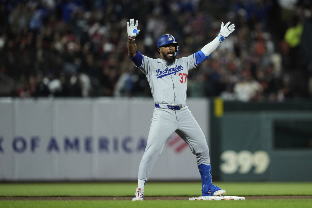 Los Angeles Dodgers' Teoscar Hernández celebrates after hitting a two-run double during the fifth inning of a baseball game against the San Francisco Giants, Saturday, Sept. 13, 2025, in San Francisco. (AP Photo/Godofredo A. Vásquez)