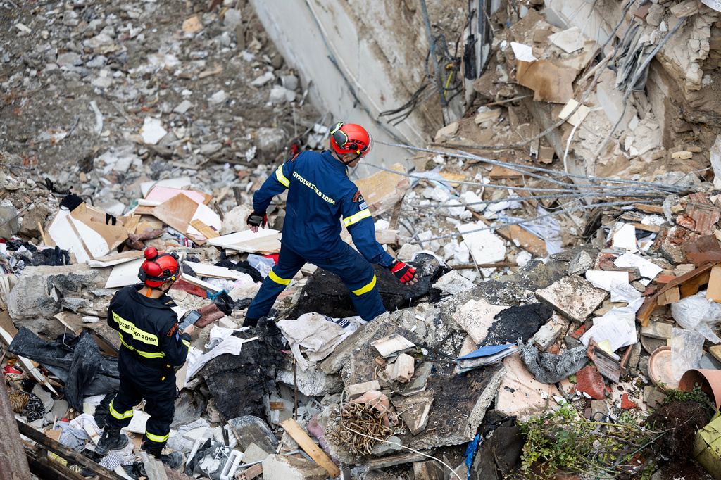 Firefighters work at the scene following Friday's powerful blast in Athens' Plaka district, Saturday, Sept. 26, 2026. (AP Photo/Yorgos Karahalis)