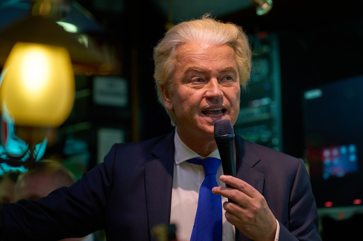 Far-right anti islam lawmaker Geert Wilders campaigns in Volendam, Netherlands, Saturday, Oct. 25, 2025. (AP Photo/Peter Dejong) Far-right anti islam lawmaker Geert Wilders campaigns in Volendam, Netherlands, Saturday, Oct. 25, 2025. (AP Photo/Peter Dejong)