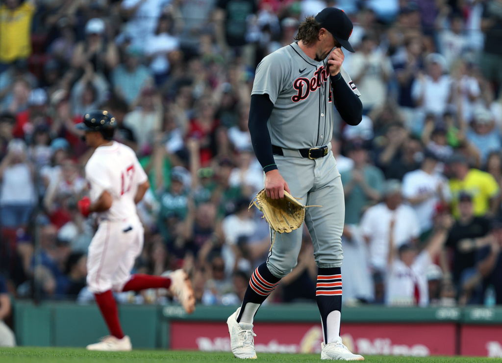 Boston Red Sox's David Hamilton, back left, rounds third base after hitting a fourth-inning home run off Detriot Tigers pitcher Chris Paddack, right, during a baseball game Sunday, Sept. 28, 2025, in Boston. (AP Photo/Jim Davis)
