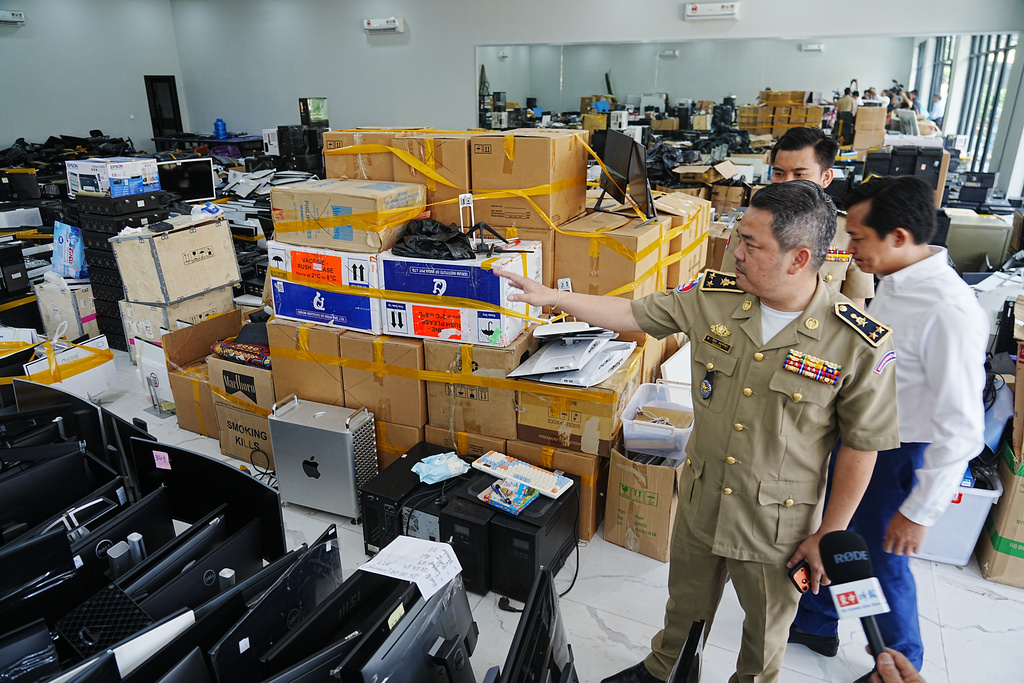 Bun Sosekha, Deputy Commissioner in charge of Security Unit, Phnom Penh Municipal Police, gives a tour of a scam center to journalists in Phnom Penh, Cambodia, Wednesday, March 11, 2026. (AP Photo/Heng Sinith)