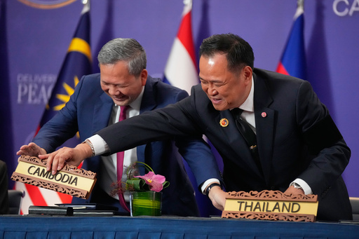 Cambodian Prime Minister Hun Manet, left and Thailand's Prime Minister Anutin Charnvirakul react as they switch country signs during a signing ceremony on the sidelines of the ASEAN Summit in Kuala Lumpur, Malaysia, Sunday, Oct. 26, 2025. (AP Photo/Mark Schiefelbein) Cambodian Prime Minister Hun Manet, left and Thailand's Prime Minister Anutin Charnvirakul react as they switch country signs during a signing ceremony on the sidelines of the ASEAN Summit in Kuala Lumpur, Malaysia, Sunday, Oct. 26, 2025. (AP Photo/Mark Schiefelbein)