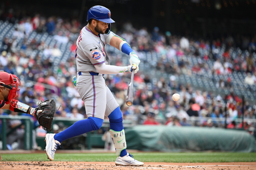 New York Mets' Bo Bichette drives in two runs with a single during the third inning of a baseball game against the Washington Nationals, Thursday, May 21, 2026, in Washington. (AP Photo/Nick Wass)