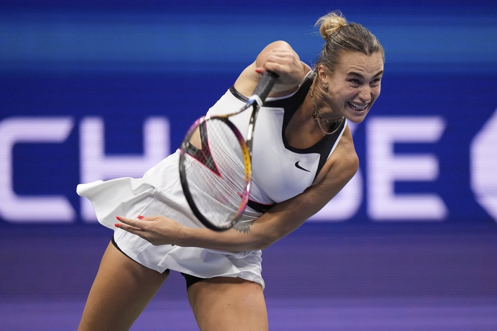 Aryna Sabalenka, of Belarus, serves against Amanda Anisimova, of the United States, during the women's finals of the U.S. Open tennis championships, Saturday, Sept. 6, 2025, in New York. (AP Photo/Frank Franklin)