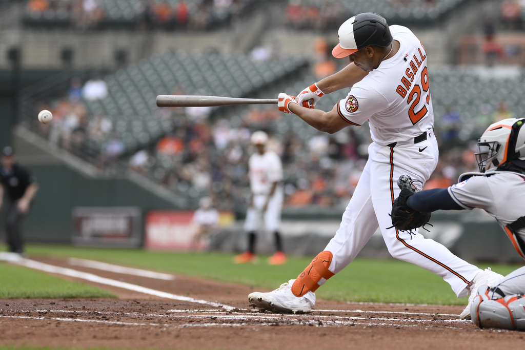 Baltimore Orioles' Samuel Basallo singles during the first inning of a baseball game against the Houston Astros, Sunday, Aug. 24, 2025, in Baltimore. (AP Photo/Nick Wass)