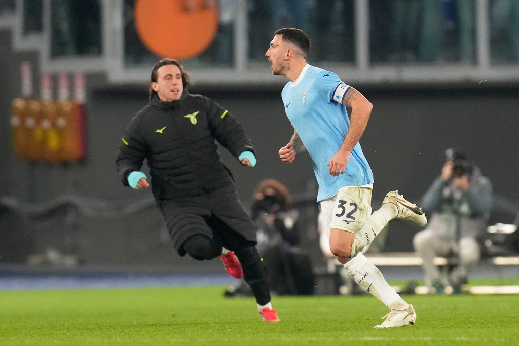 Lazio's Danilo Cataldi, right, celebrates after scoring his side's third goal during the Serie A soccer match between Lazio and Genoa in Rome, Italy, Friday, Jan. 30, 2026. (AP Photo/Gregorio Borgia)