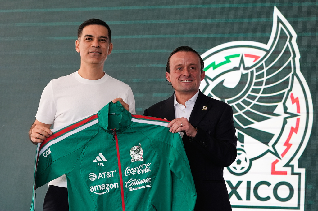 Mexican Soccer Federation's Mikel Arriola, right, and Rafael Marquez, the new head coach of the Mexican national soccer team, pose for a photo during a news conference in Mexico City, Thursday, Sept. 10, 2026. (AP Photo/Fernando Llano)