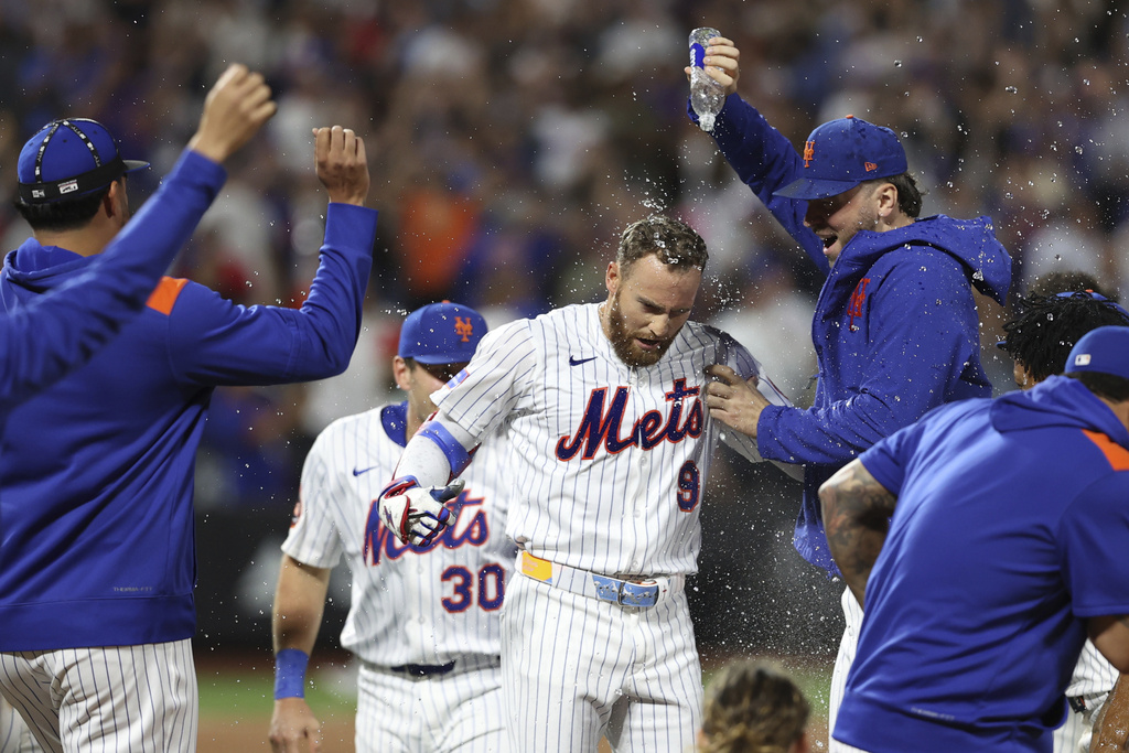 New York Mets' Brandon Nimmo, center, celebrates with teammates after a walk-off win during a baseball game against the Philadelphia Phillies, Tuesday, Aug. 26, 2025, in New York. (AP Photo/Pamela Smith)