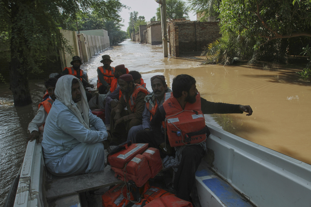 Rescue workers evacuate villagers from a flooded area in Muhammad Pur Ghotta in Multan district, Pakistan, Thursday, Sept. 11, 2025. (AP Photo/Asim Tanveer)