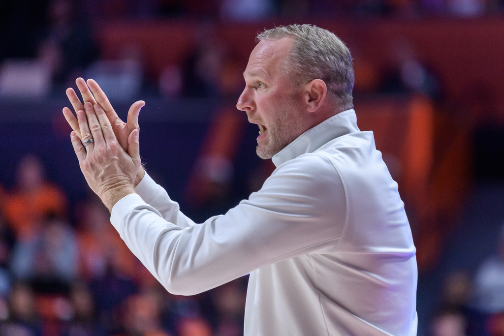 Indiana head coach Darian DeVries reacts during an NCAA college basketball game against Illinois, Sunday, Feb. 15, 2026, in Champaign, Ill. (AP Photo/Craig Pessman)