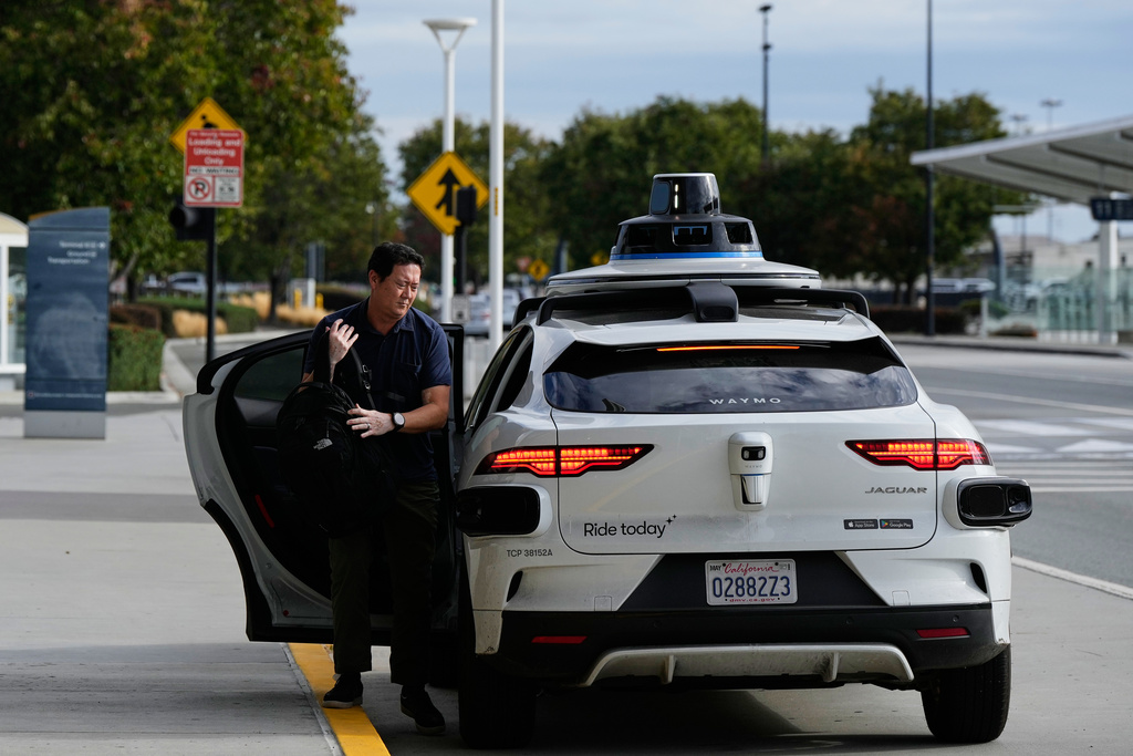 Dan Rowan exits a Waymo vehicle after arriving at San Jose Mineta International Airport, Wednesday, Nov. 12, 2025, in San Jose, Calif. (AP Photo/Godofredo A. Vásquez)