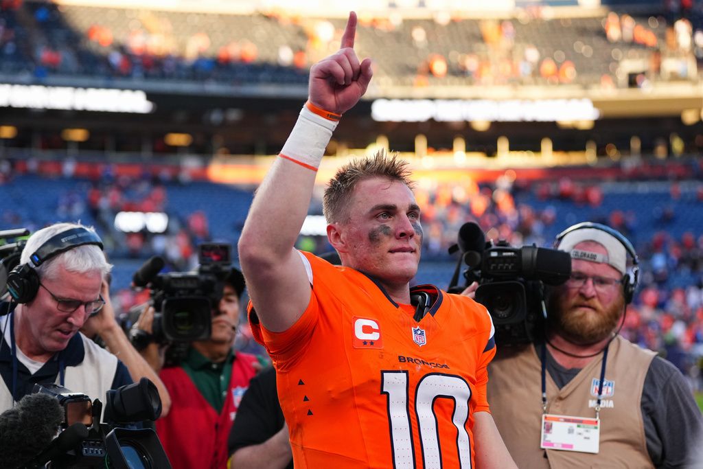 Denver Broncos quarterback Bo Nix (10) celebrates after an NFL football game against the New York Giants in Denver, Sunday, Oct. 19, 2025. (AP Photo/Jack Dempsey)