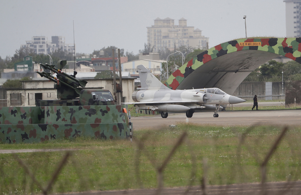 A Taiwan's Mirage 2000 fighter jet moves past airplane fort at an airbase in Hsinchu, northern Taiwan, Tuesday, Dec. 30, 2025. (AP Photo/Chiang Ying-ying)