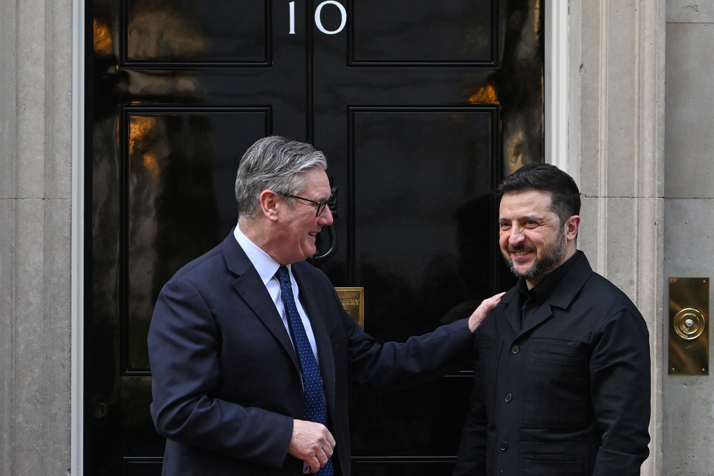 Britain's Prime Minister Keir Starmer welcomes Ukrainian President Volodymyr Zelenskyy to Downing Street in London, Tuesday, March 17, 2026.(AP Photo/Thomas Krych)