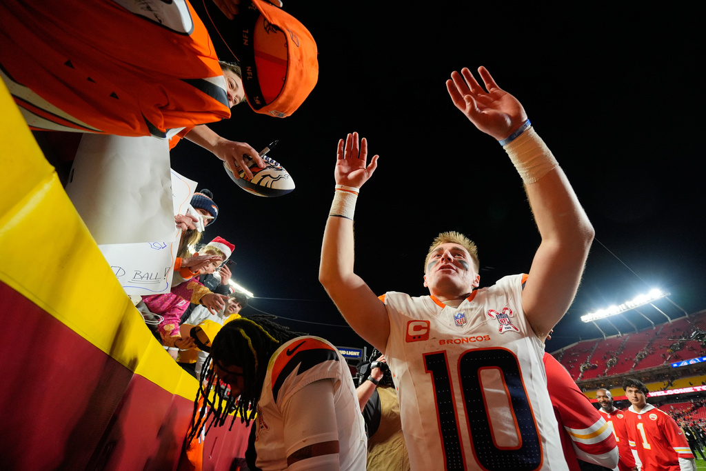Denver Broncos quarterback Bo Nix acknowledges supporters following an NFL football game against the Kansas City Chiefs Thursday, Dec. 25, 2025, in Kansas City. (AP Photo/Charlie Riedel)