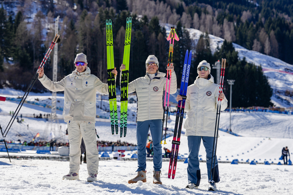 Silver medalist Mathis Desloges, of France, from left, gold medalist Johannes Hoesflot Klaebo, of Norway, and bronze medalist Einar Hedegart, of Norway, pose after the cross country skiing men's 10km interval start free at the 2026 Winter Olympics, in Tesero, Italy, Friday, Feb. 13, 2026. (AP Photo/Evgeniy Maloletka)