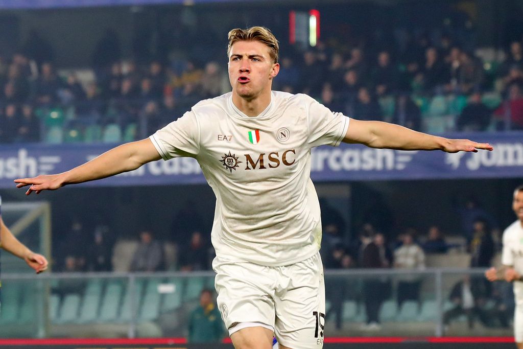 Napoli's Rasmus Hojlund celebrates after scoring the opening goal during the Serie A soccer match between Hellas Verona and Napoli in Verona, Italy, Saturday, Feb. 28, 2026. (Paola Garbuio/LaPresse via AP)
