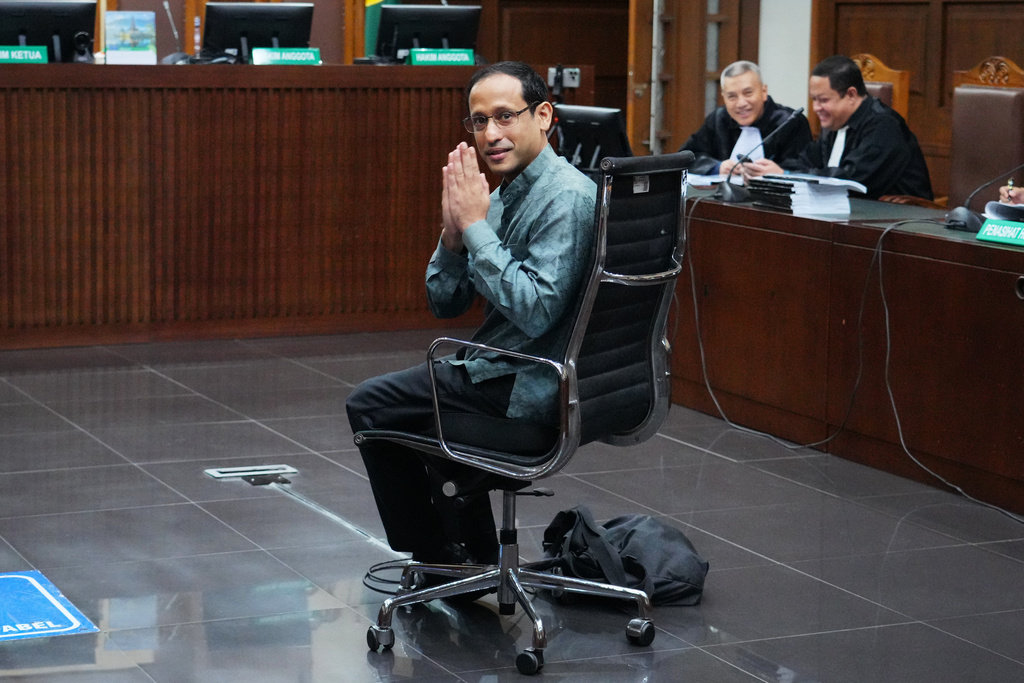 Nadiem Anwar Makarim, the co-founder of Indonesia's payments platform and ride hailing company Gojek and former education minister, reacts as he sits on the defendant's chair before the start of his first trial hearing at the Corruption Court in Jakarta, Indonesia, Monday, Jan. 5, 2026. (AP Photo/Tatan Syuflana)