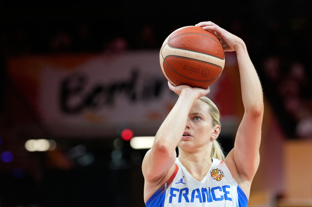 France's Marine Johannes shoots during the Women's Basketball World Cup match between France and Korea in Berlin, Saturday, Sept. 5, 2026. (AP Photo/Ebrahim Noroozi)