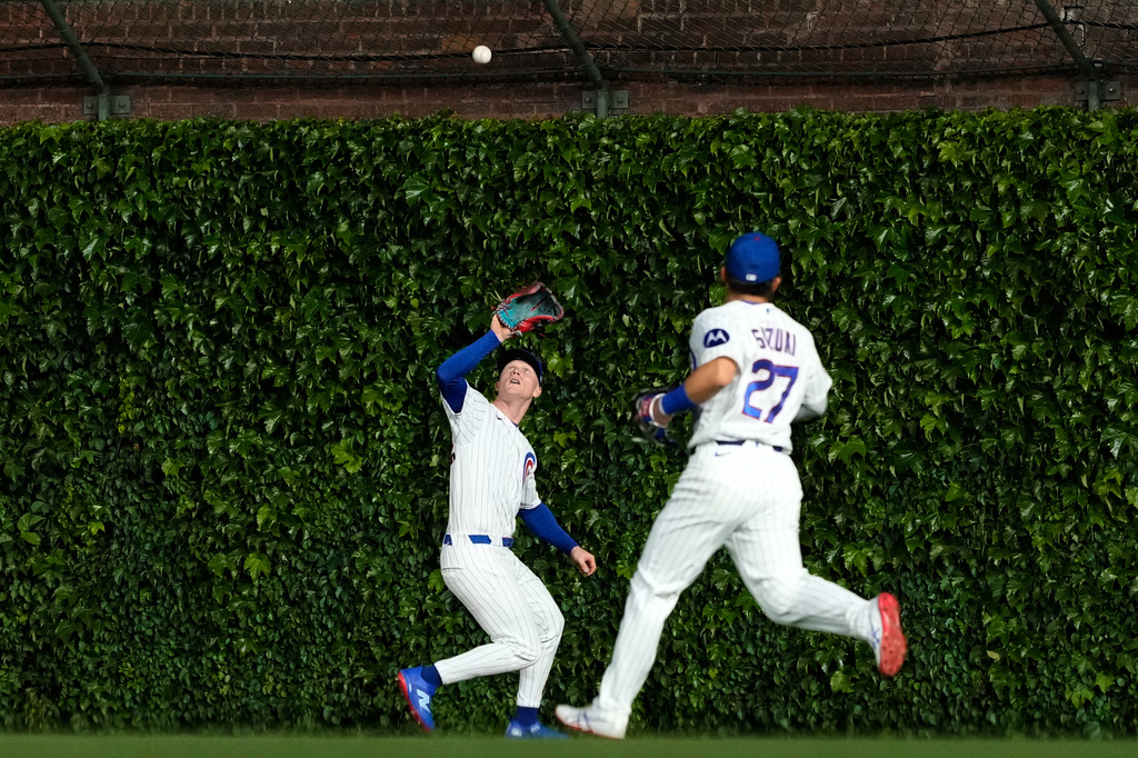 Chicago Cubs center fielder Pete Crow-Armstrong, left, catches a fly ball hit by Milwaukee Brewers' William Contreras during the sixth inning of a baseball game in Chicago, Tuesday, May 19, 2026. (AP Photo/Nam Y. Huh)