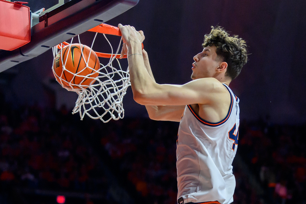 Illinois' Zvonimir Ivisic dunks during an NCAA college basketball game against Oregon Tuesday, March 3, 2026, in Champaign, Ill. (AP Photo/Craig Pessman)