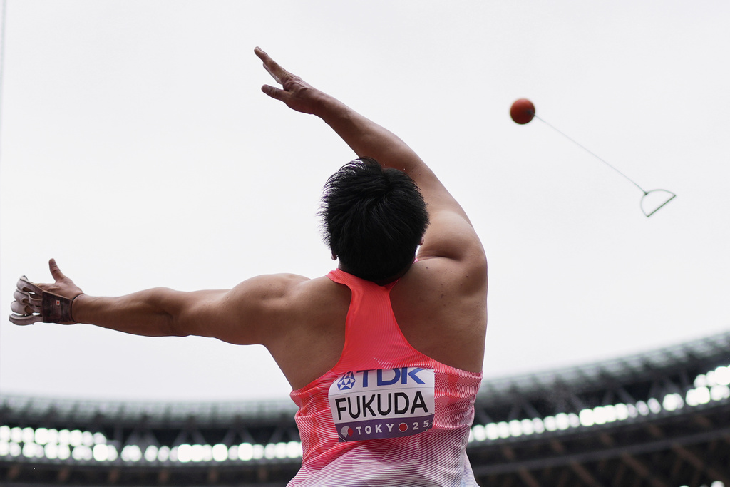 Japan's Shota Fukuda makes an attempt during the men's hammer throw qualification at the World Athletics Championships in Tokyo, Monday, Sept. 15, 2025. (AP Photo/Bernat Armangue)