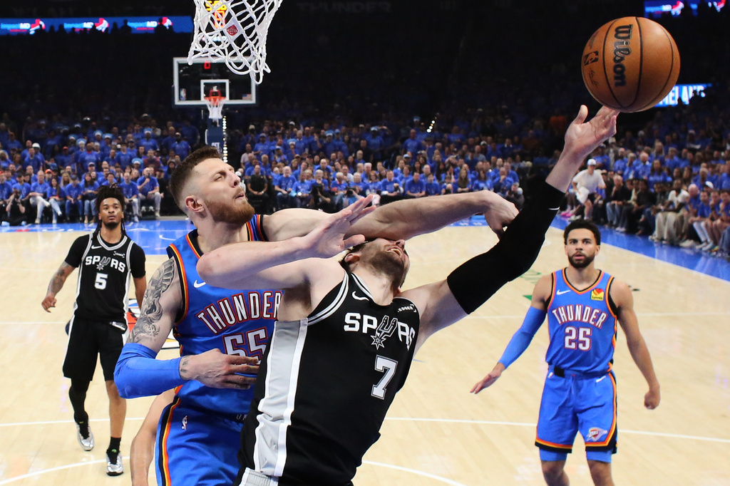 Oklahoma City Thunder center Isaiah Hartenstein (55) fouls San Antonio Spurs center Luke Kornet (7) during the first half of Game 1 in a third-round NBA basketball playoffs series Monday, May 18, 2026, in Oklahoma City. (AP Photo/Nate Billings)