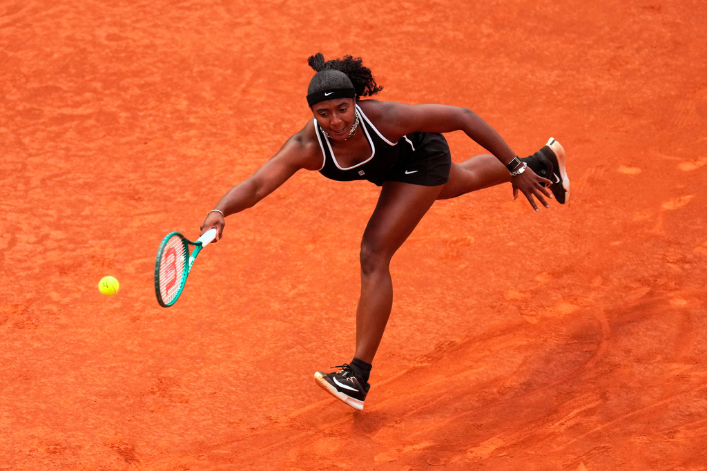 Hailey Baptiste, of the United States, reaches for a shot against Aryna Sabalenka, of Belarus, during the Madrid Open tennis tournament in Madrid, Tuesday, April 28, 2026. (AP Photo/Manu Fernandez)