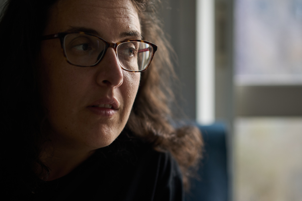 Israeli-Russian doctoral researcher from Princeton University, Elizabeth Tsurkov, who was kidnapped in Iraq, in 2023 and released last September, poses for a photo during an interview in Ramat Gan, Israel, on Nov. 6, 2025. (AP Photo/Leo Correa)